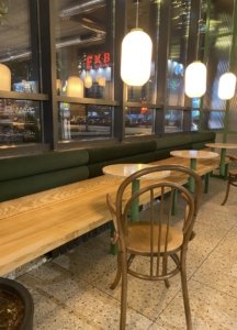 Bent Венский стул с подлокотниками в кафе